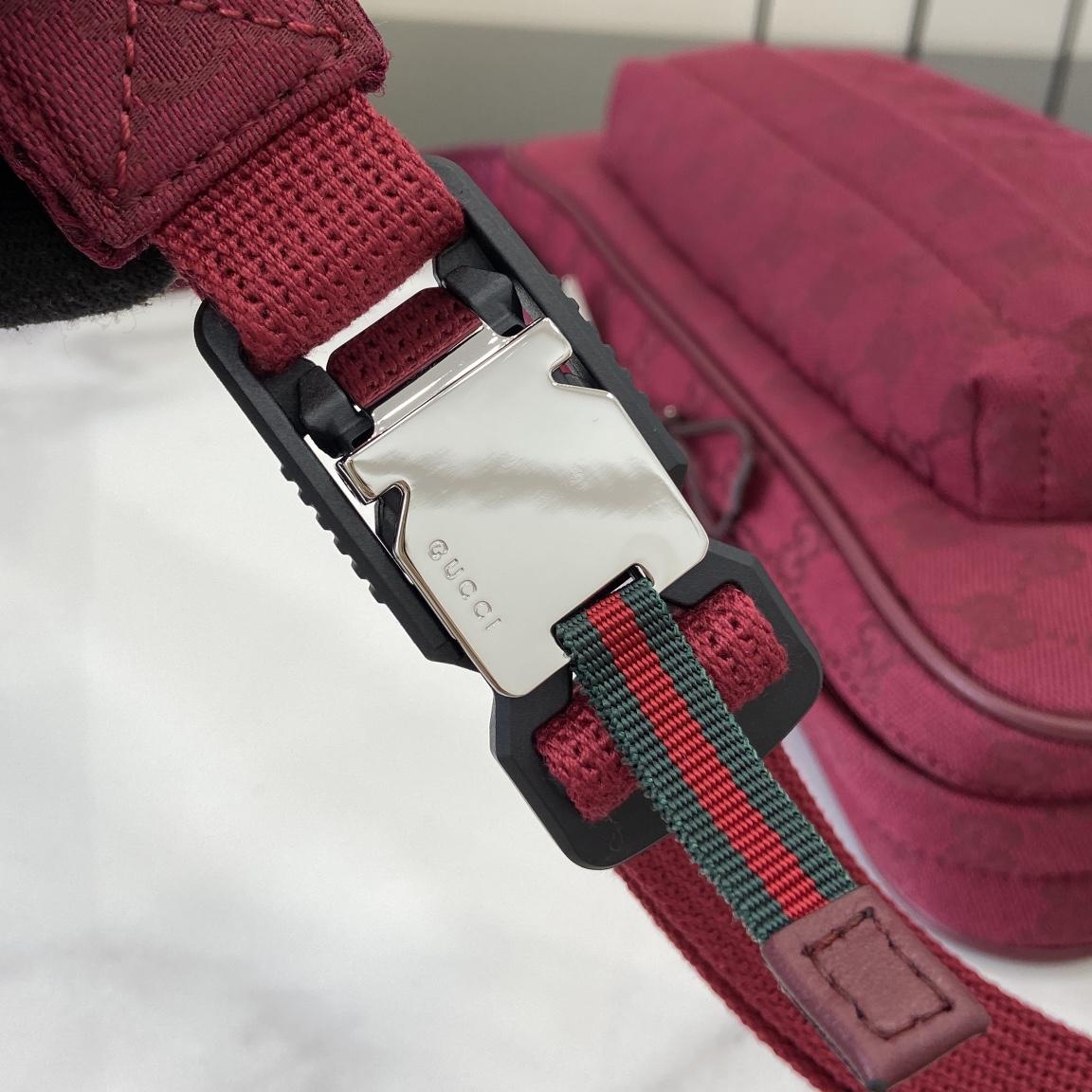 Gucci Small GG Crossbody Bag - PerfectKickZ