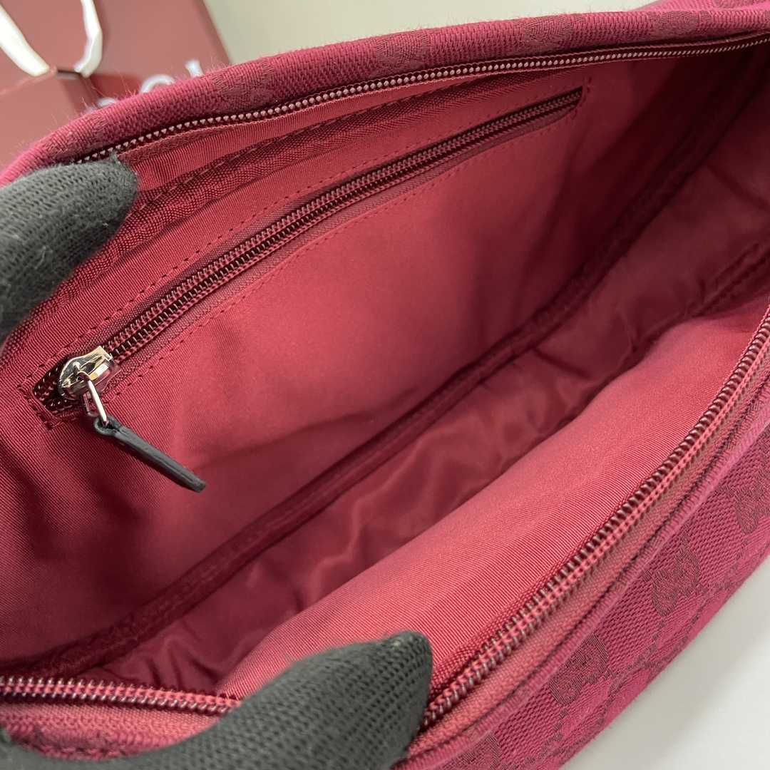 Gucci Small GG Crossbody Bag - PerfectKickZ