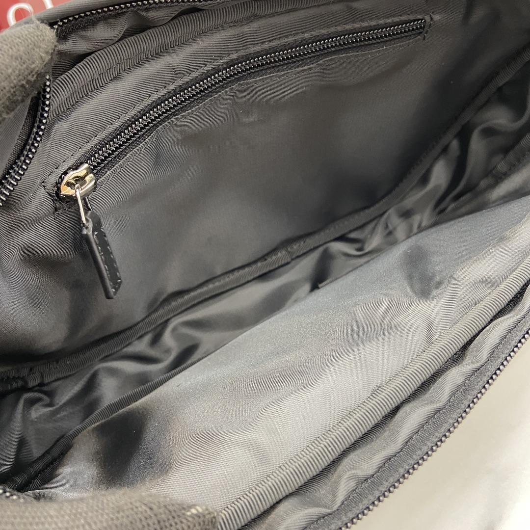 Gucci Small Crossbody Bag With Gucci Logo - PerfectKickZ