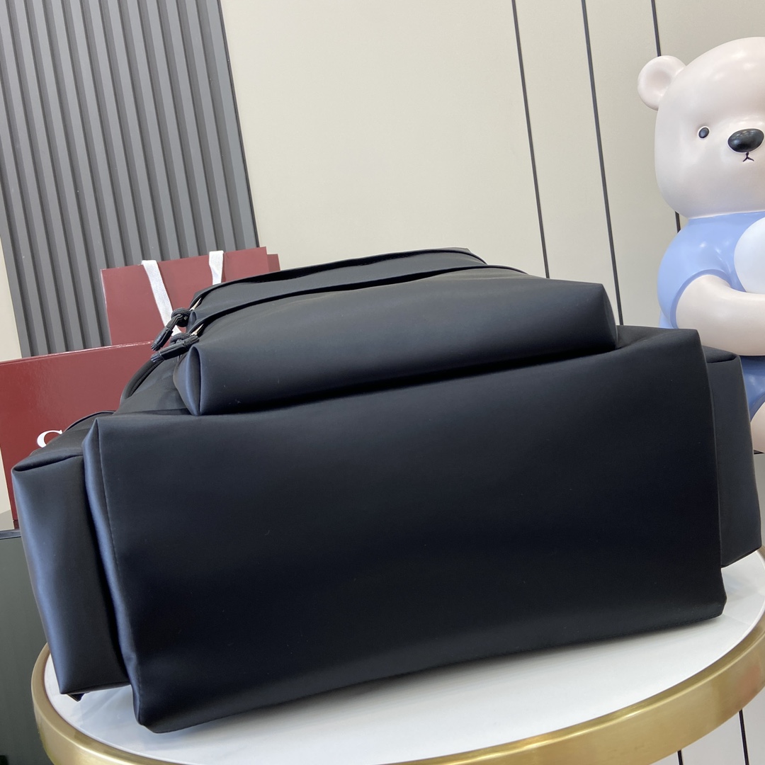 Gucci Large Backpack With Gucci Logo - PerfectKickZ