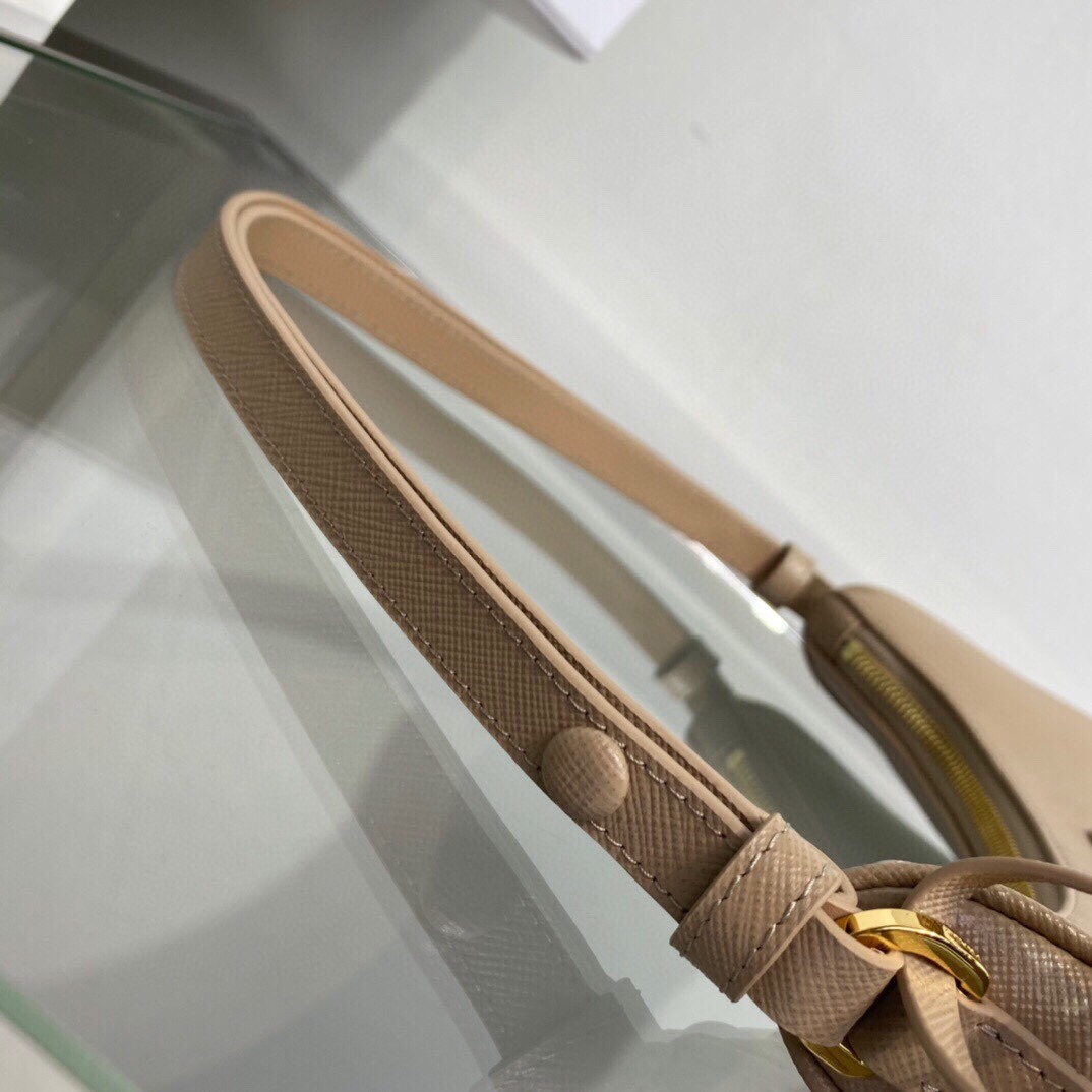 Prada Re-Edition 2005 Saffiano Leather Bag （ 22×18×6cm） - PerfectKickZ