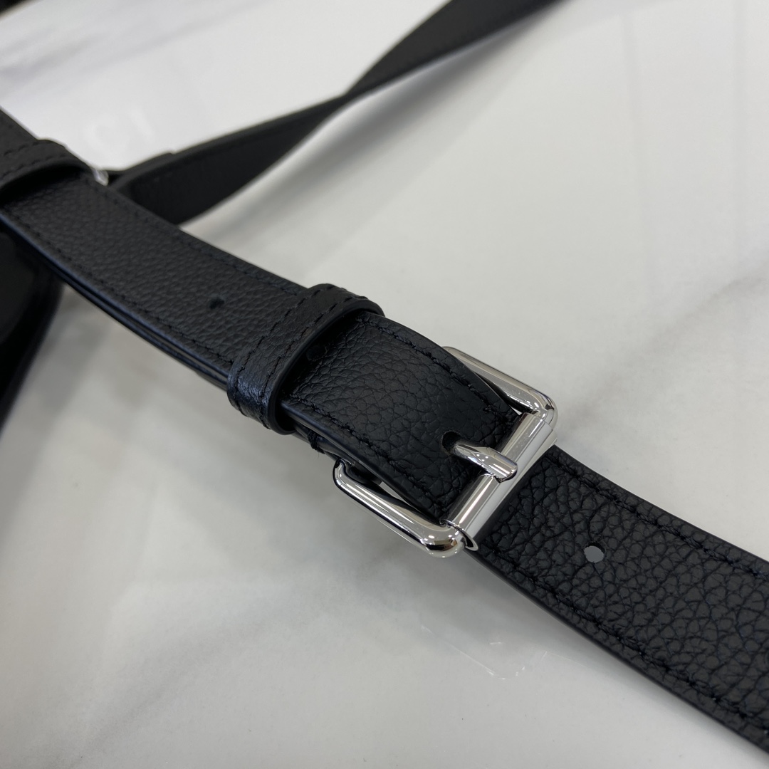 Gucci  Super Mini Crossbody Bag - PerfectKickZ