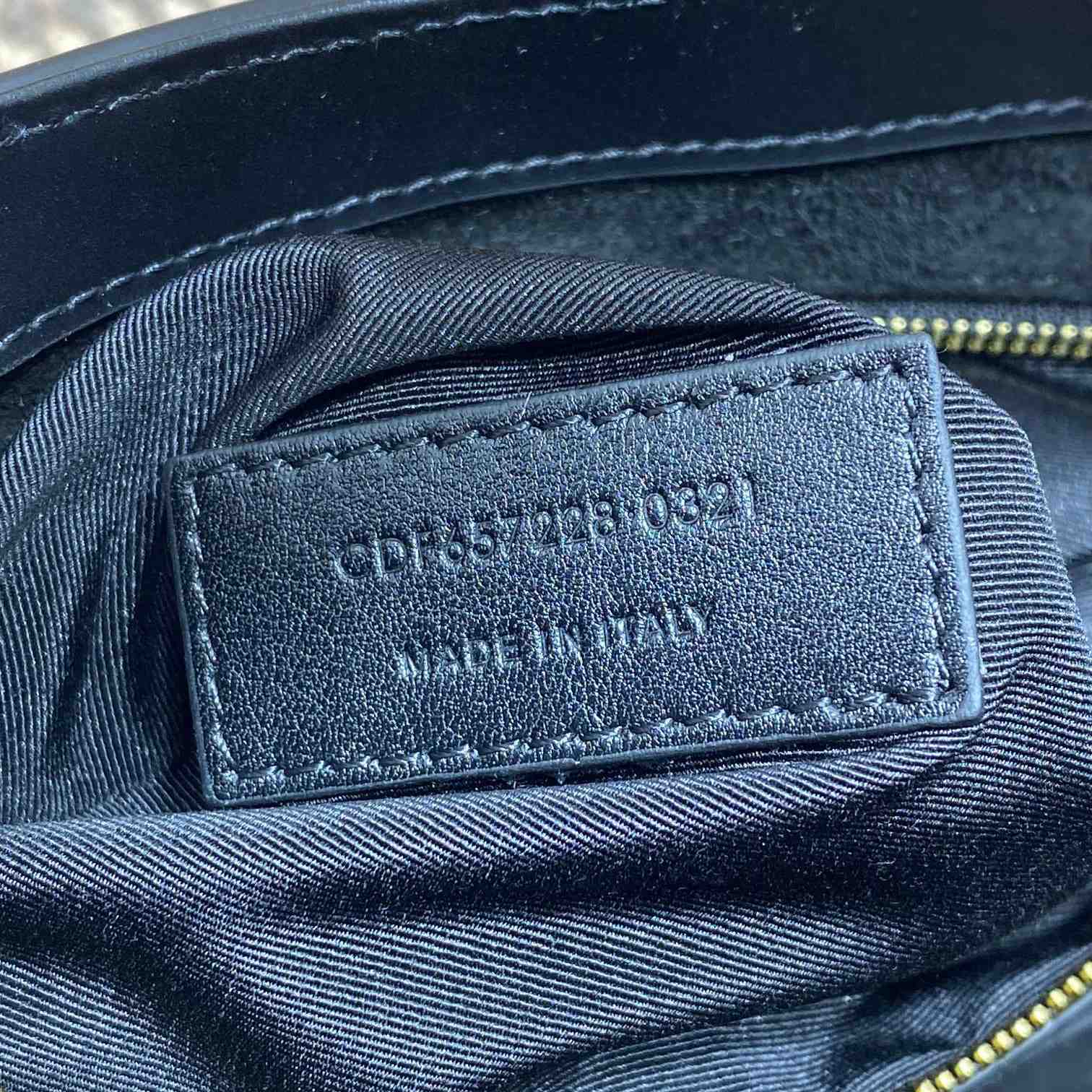 Saint Laurent Le 5 À 7 In Smooth Leather - 