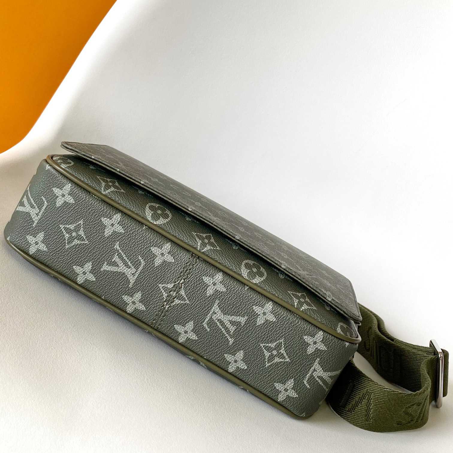 Louis Vuitton District PM   M11593 - PerfectKickZ