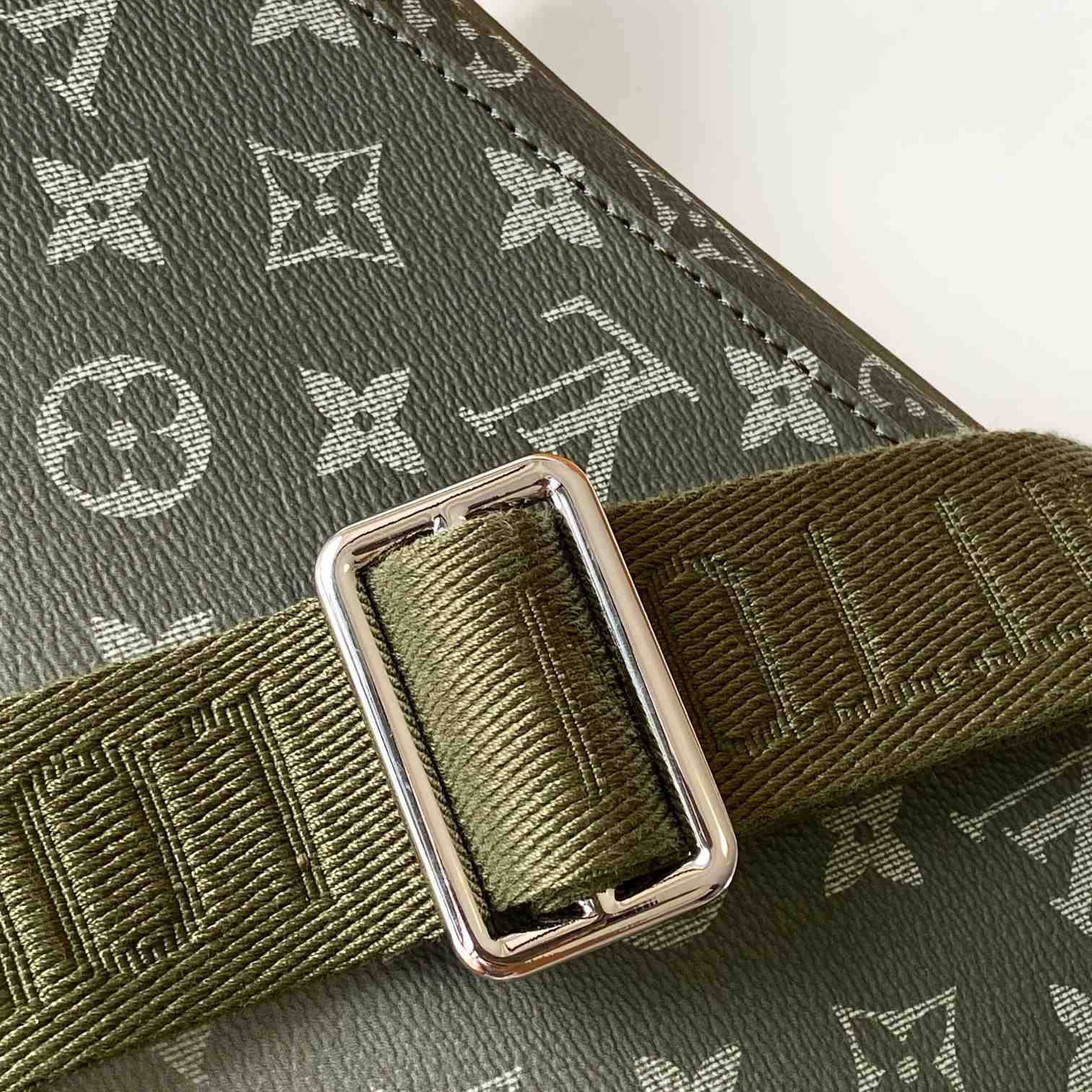 Louis Vuitton District PM   M11593 - PerfectKickZ