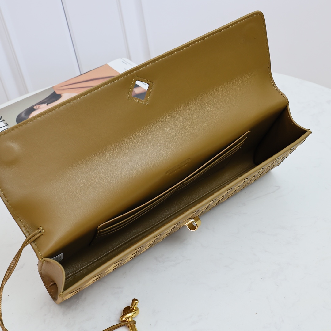 Bottega Veneta Long Clutch Andiamo With Handle - PerfectKickZ