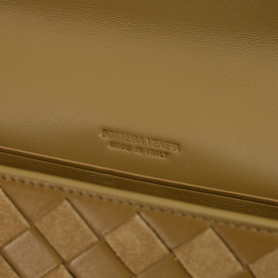 Bottega Veneta Long Clutch Andiamo With Handle - PerfectKickZ