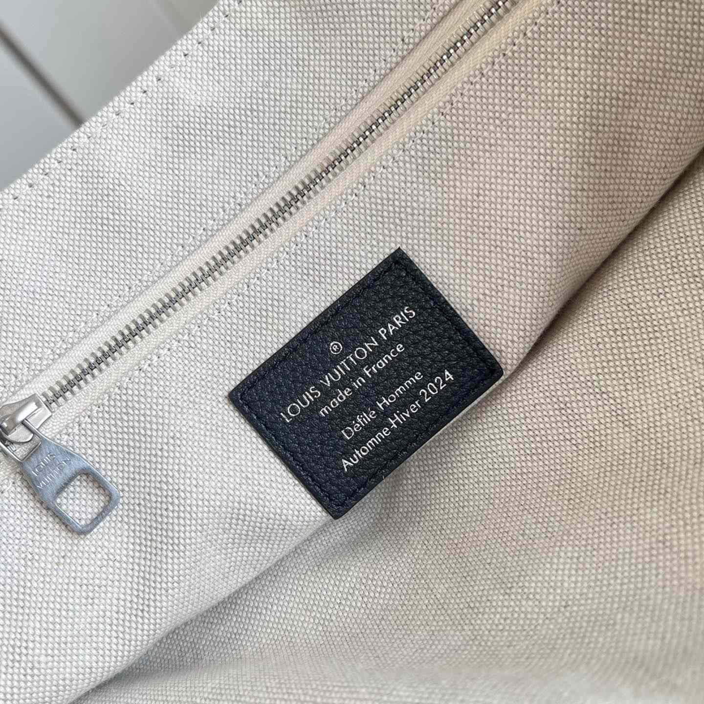 Louis Vuitton Steamer Crossbody   M11607 - PerfectKickZ