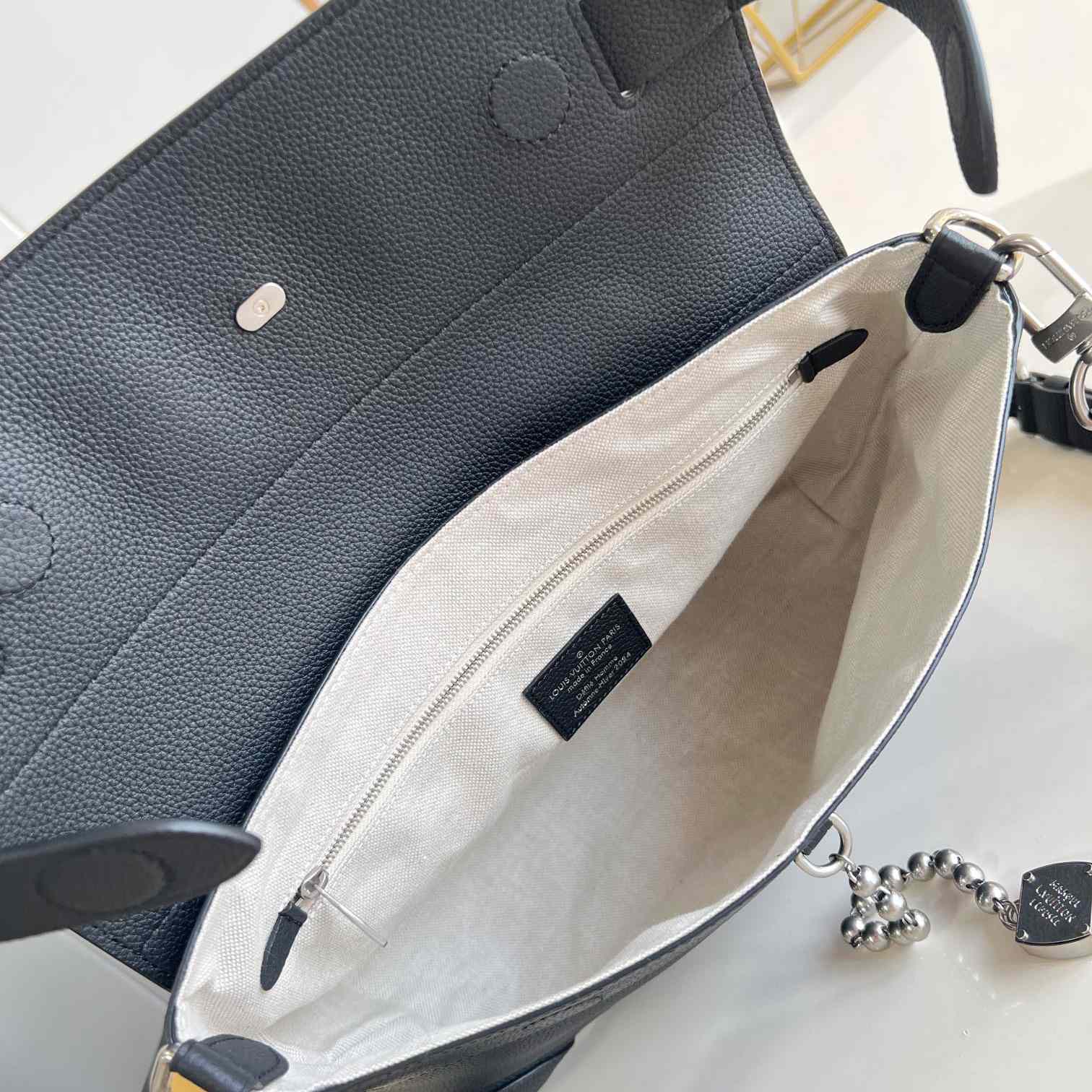 Louis Vuitton Steamer Crossbody   M11607 - PerfectKickZ