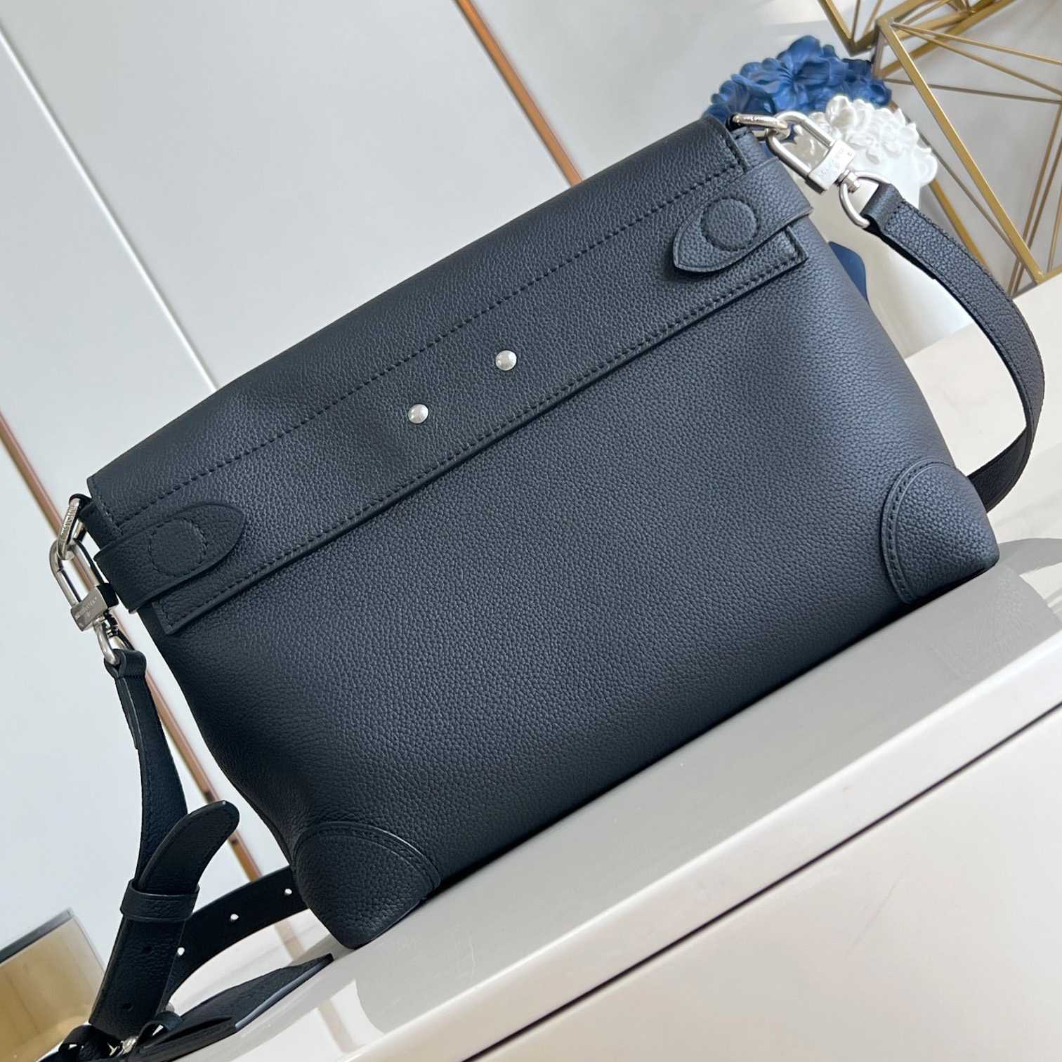 Louis Vuitton Steamer Crossbody   M11607 - 