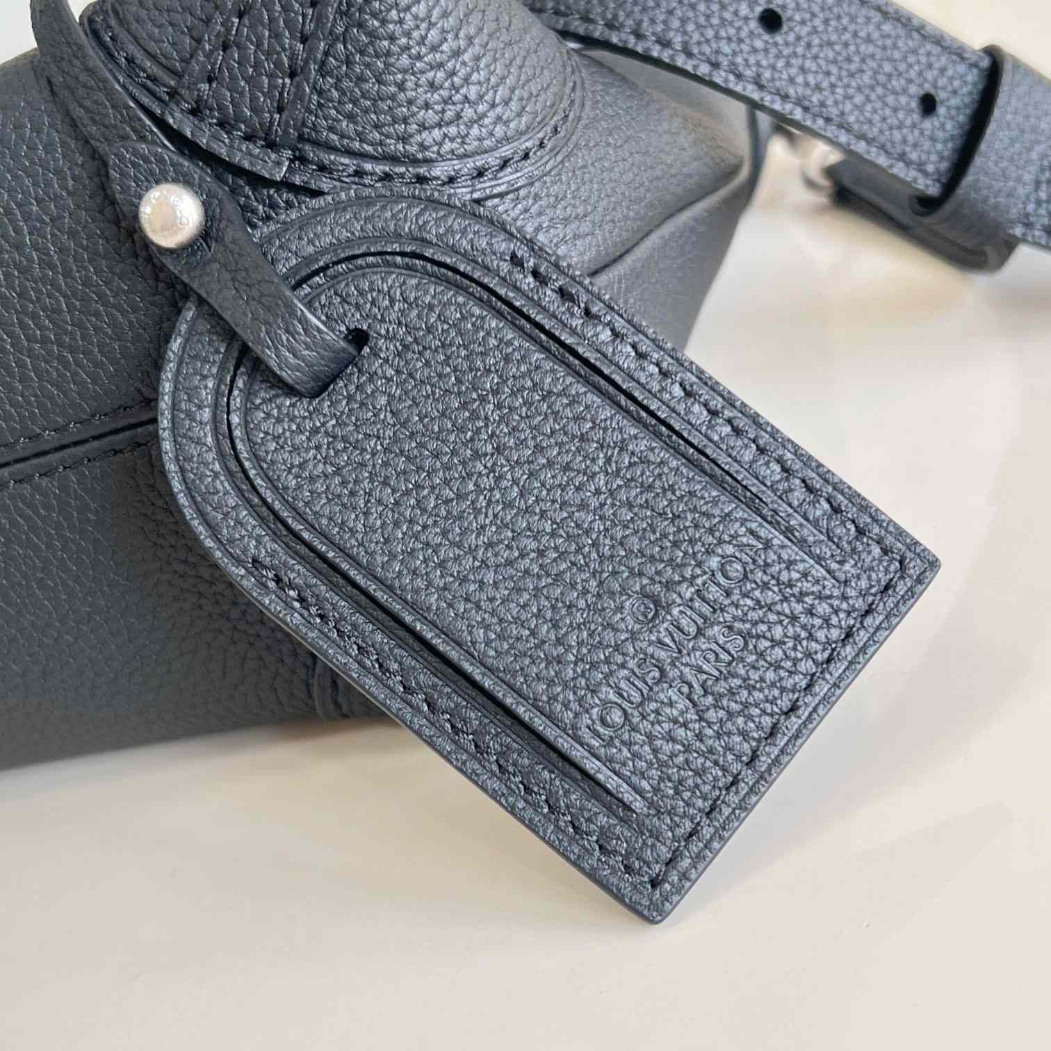 Louis Vuitton Steamer Crossbody   M11607 - 