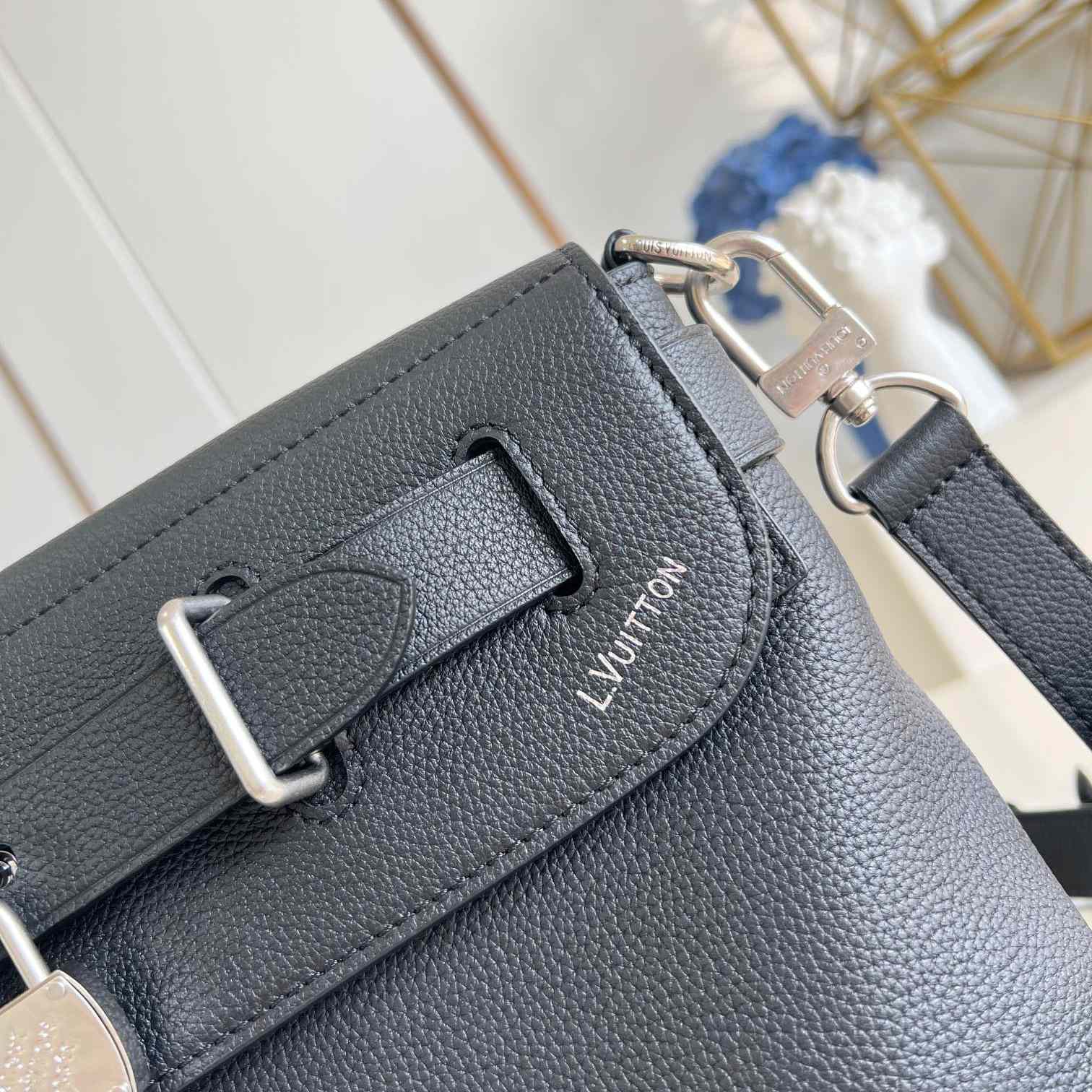 Louis Vuitton Steamer Crossbody   M11607 - 