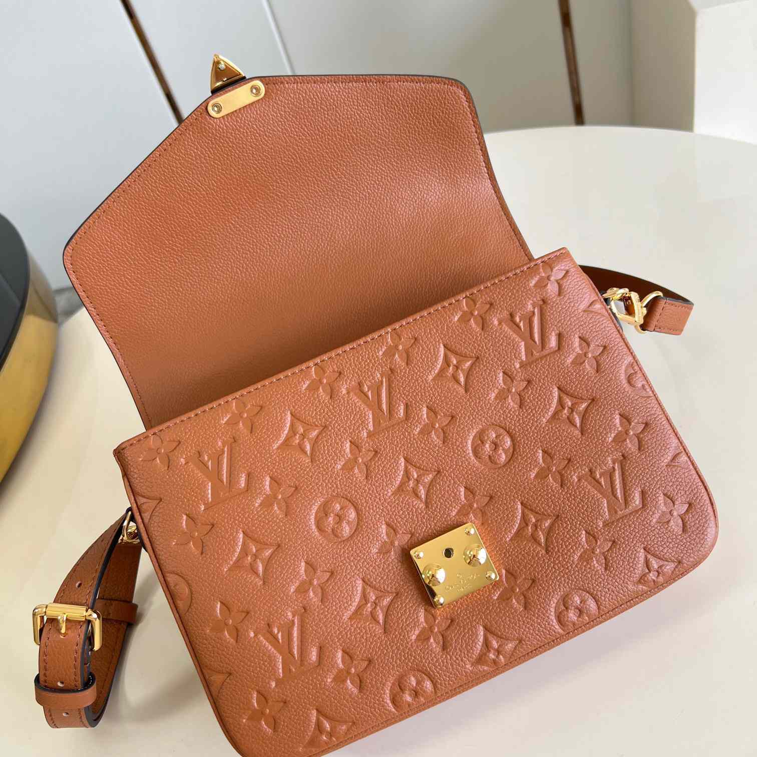 Louis Vuitton Pochette Métis  M12711 - PerfectKickZ