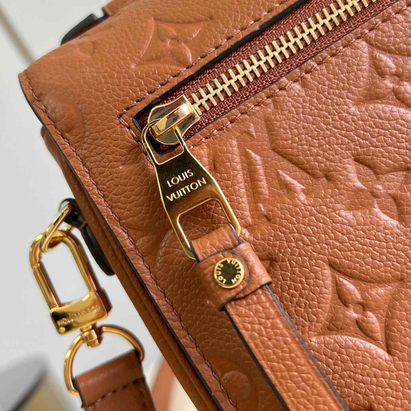 Louis Vuitton Pochette Métis  M12711 - 
