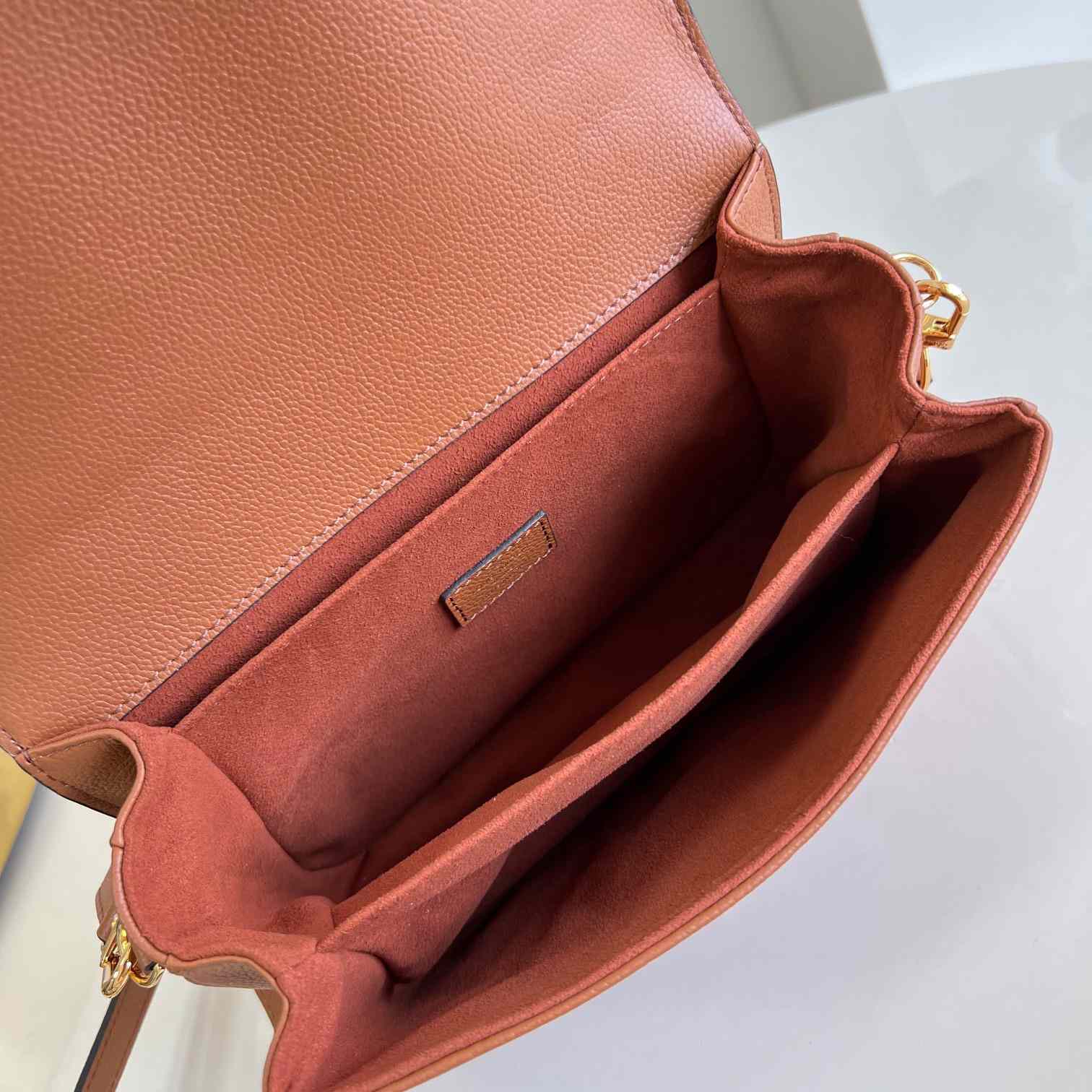 Louis Vuitton Pochette Métis  M12711 - 
