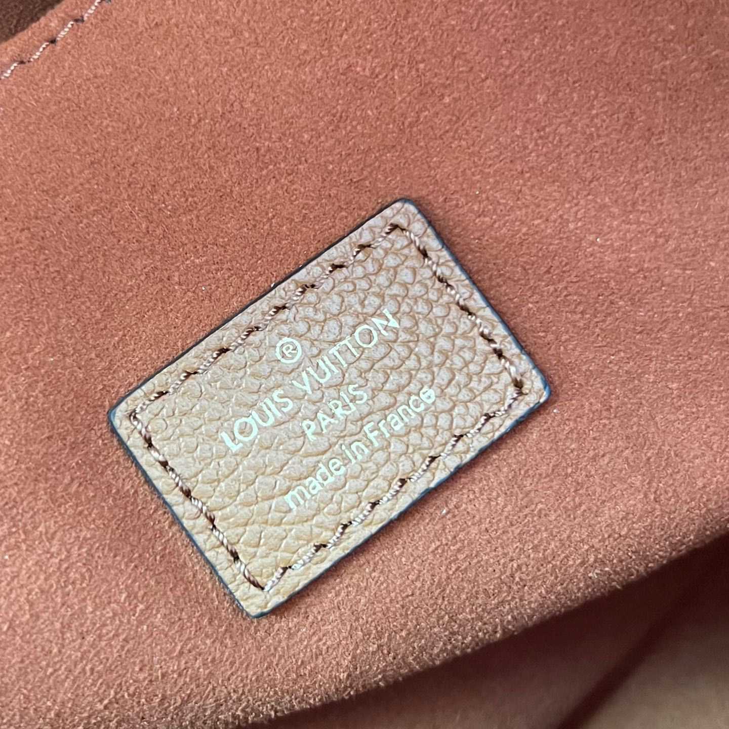 Louis Vuitton Pochette Métis  M12711 - 