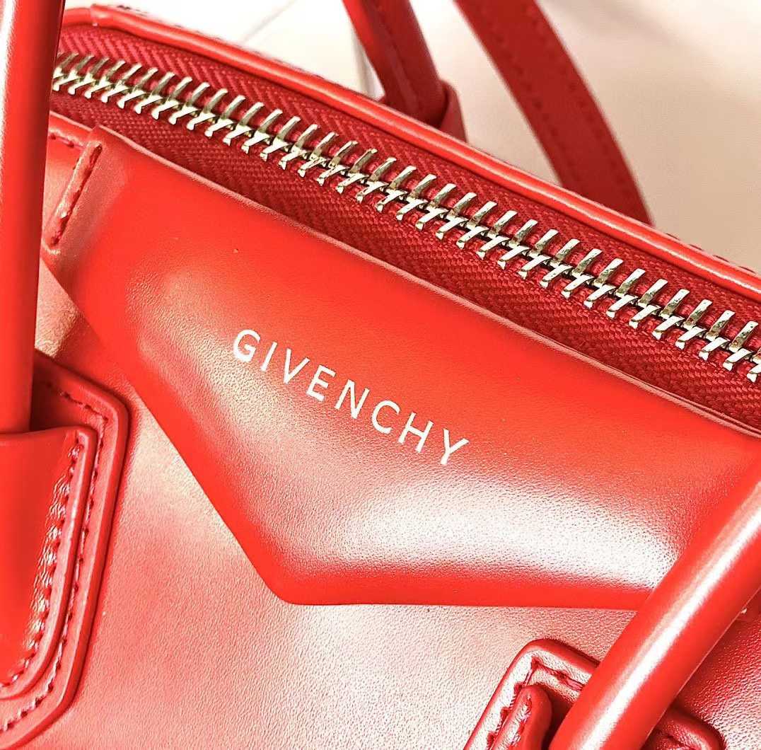 Givenchy Shiny Lord Calfskin Small Antigona Bag   22*27*13cm - PerfectKickZ