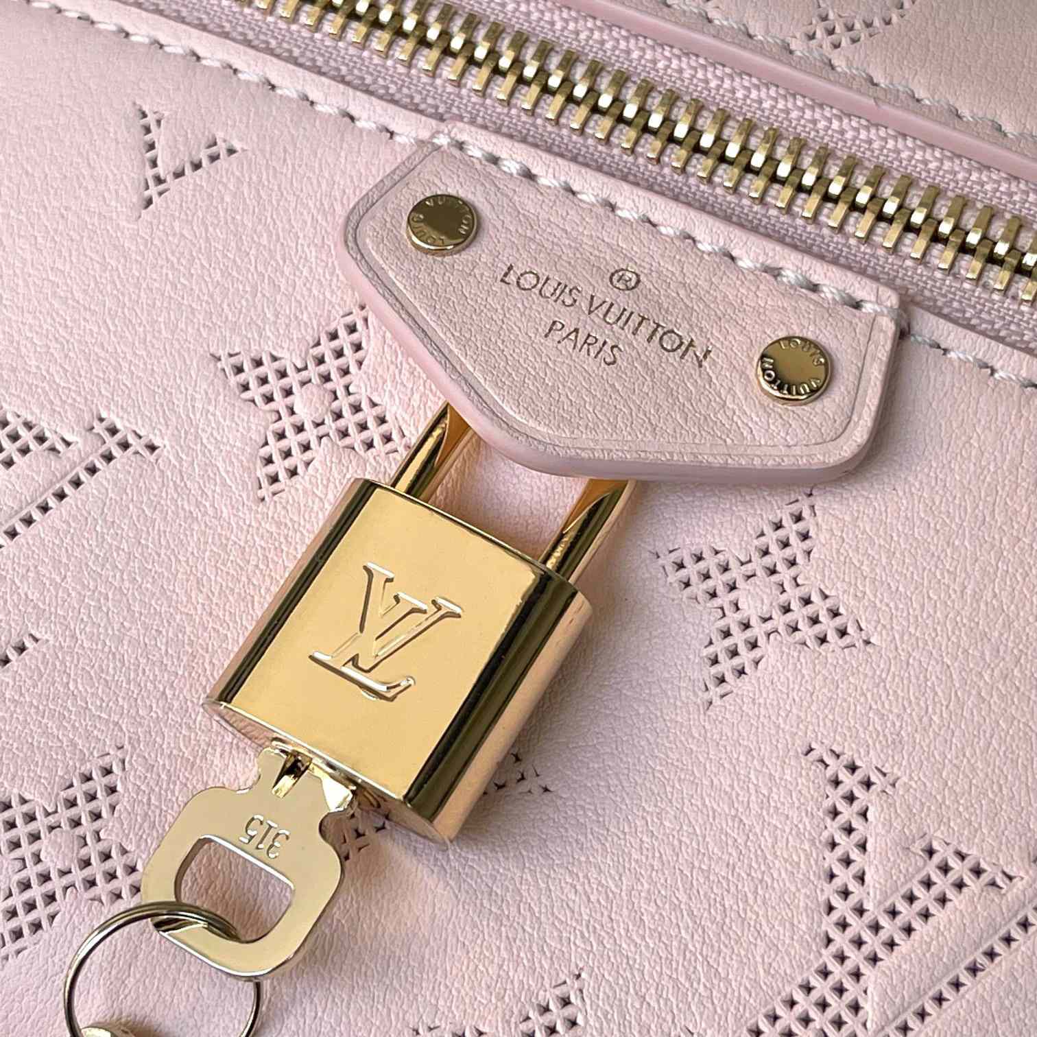 Louis Vuitton Vanity Pouch  M11298 - PerfectKickZ