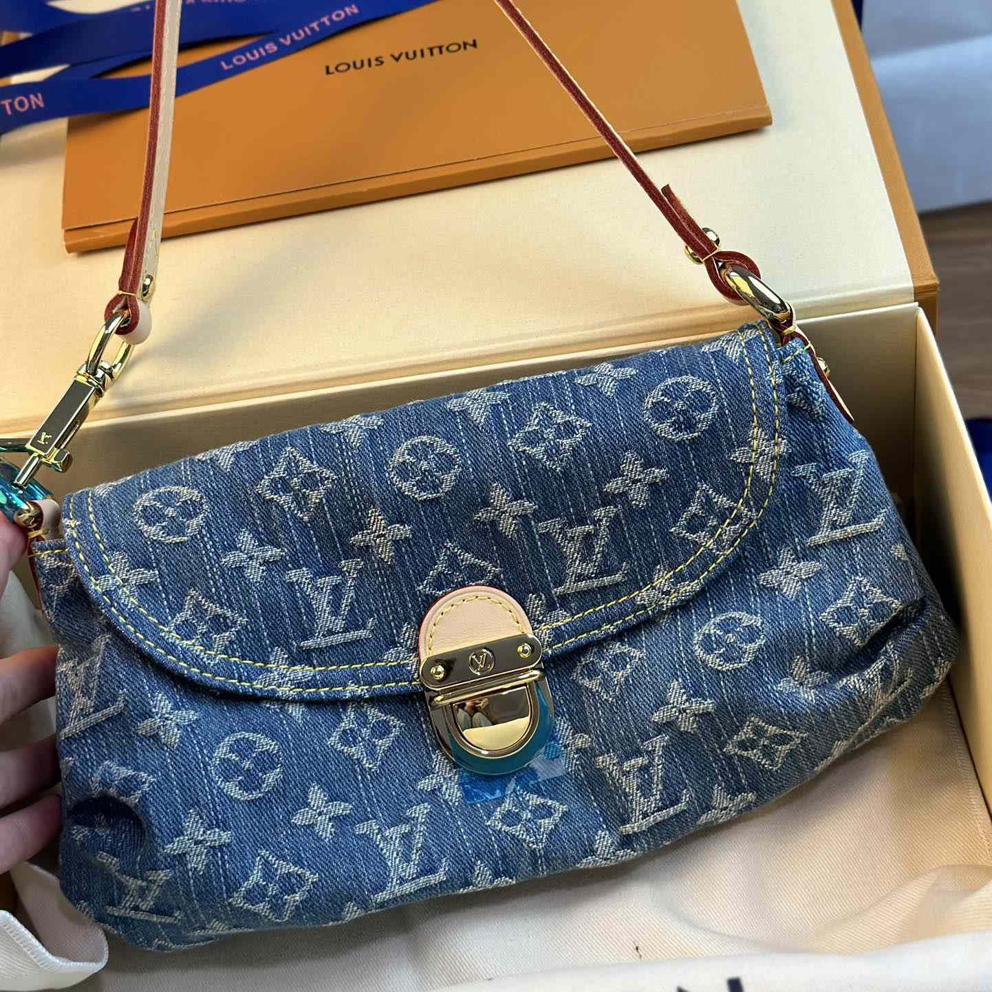 Louis Vuitton 2006 Mini Pleaty Shoulder Bag - 