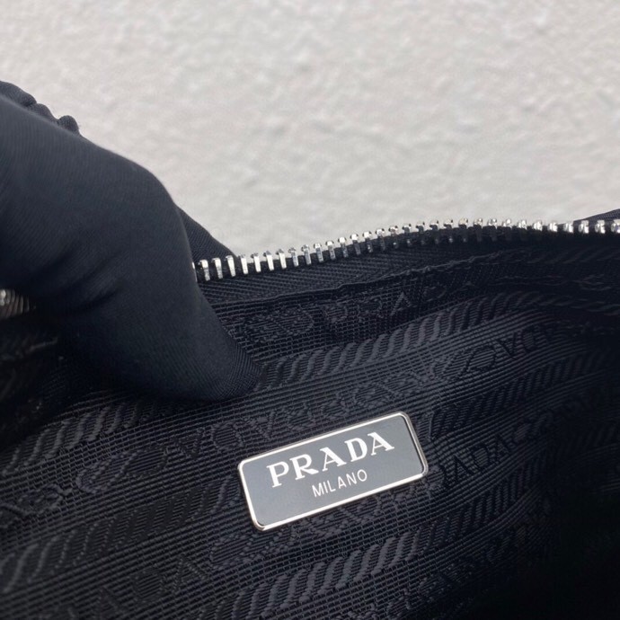 Prada Re-Edition 2005 Re-Nylon Bag  22-12-6cm - 