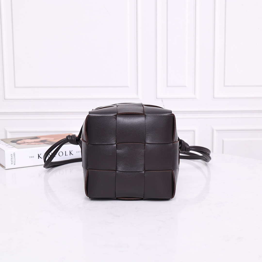 Bottega Veneta Small Cassette Cross-Body Bucket - PerfectKickZ
