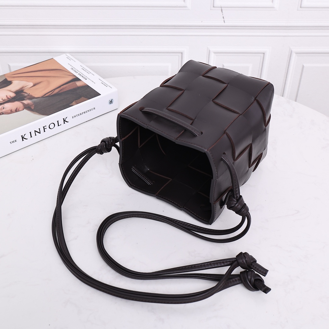 Bottega Veneta Small Cassette Cross-Body Bucket - PerfectKickZ