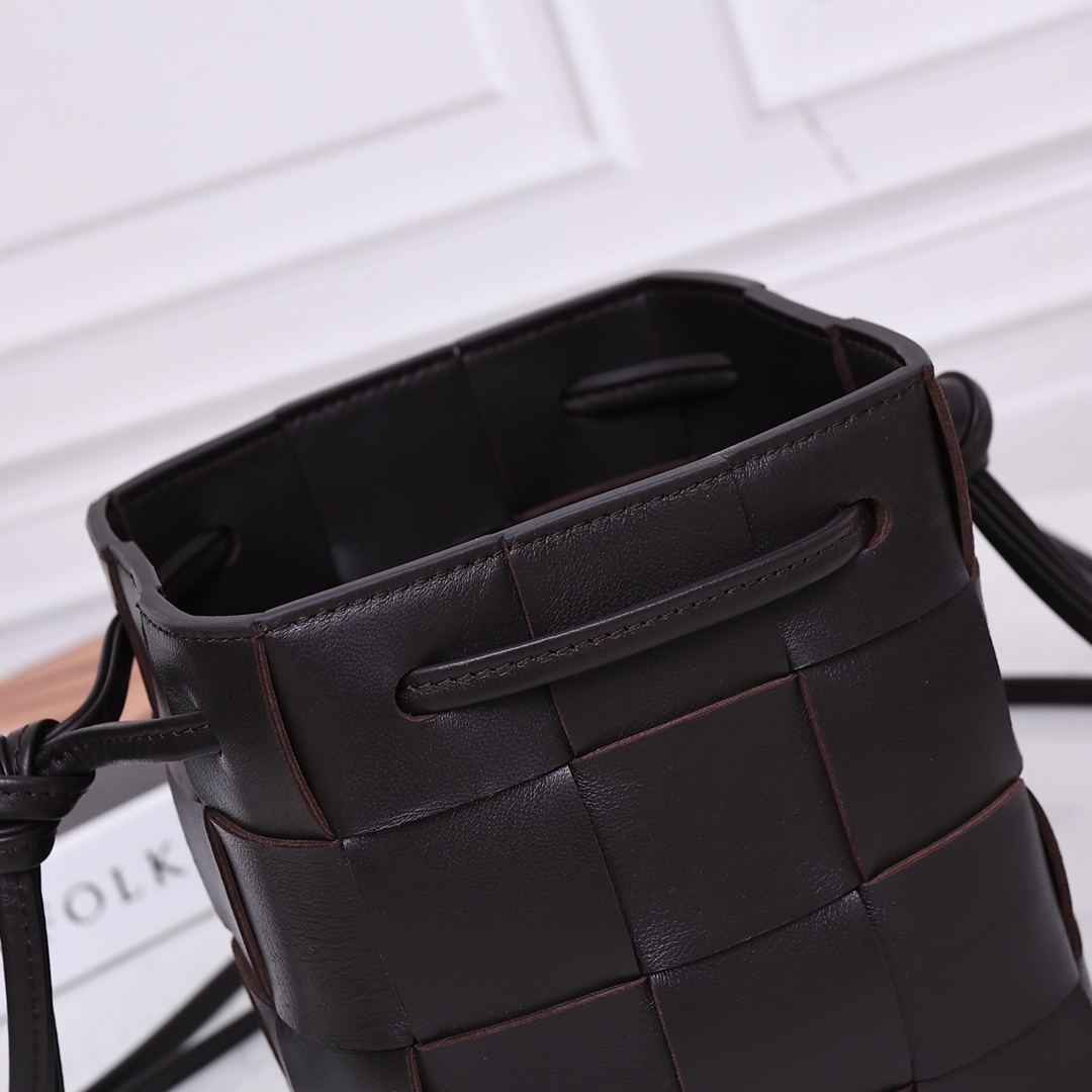 Bottega Veneta Small Cassette Cross-Body Bucket - PerfectKickZ