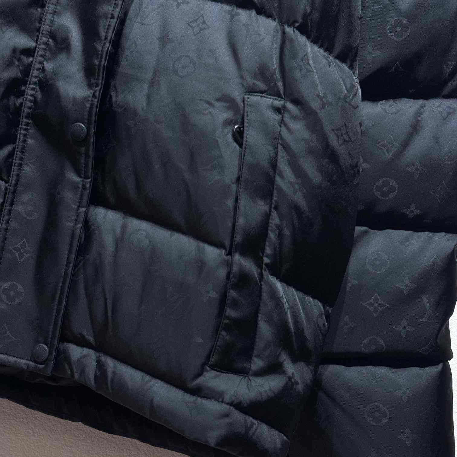 Louis Vuitton Monogram Puffer Jacket    1AGAEQ - PerfectKickZ
