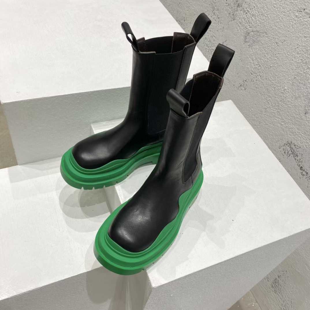 Bottega Veneta Lug Vegetable-Tanned Leather Chelsea Boots - PerfectKickZ