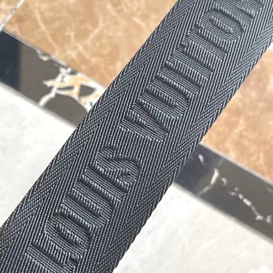 Louis Vuitton Getaway Messenger  M12516 - PerfectKickZ