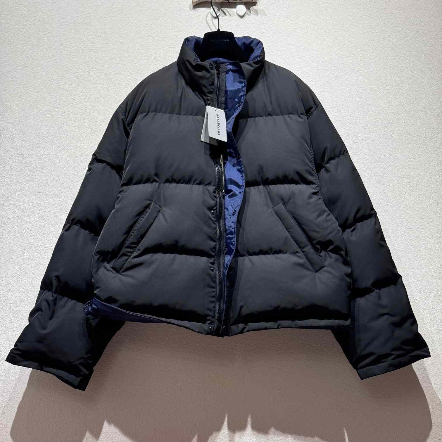 Balenciaga Loop Sports Icon Reversible Puffer In Black - PerfectKickZ