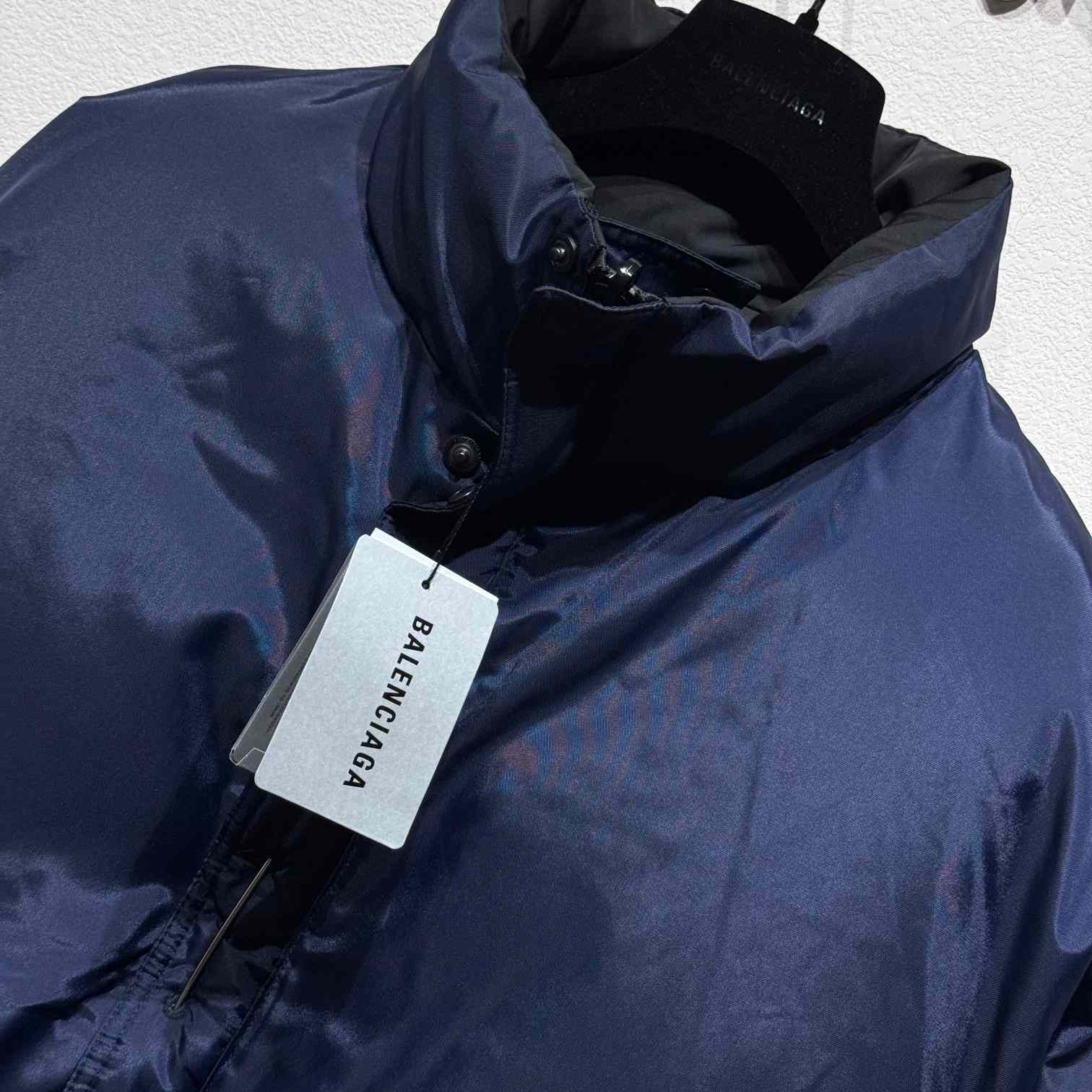 Balenciaga Loop Sports Icon Reversible Puffer In Black - PerfectKickZ