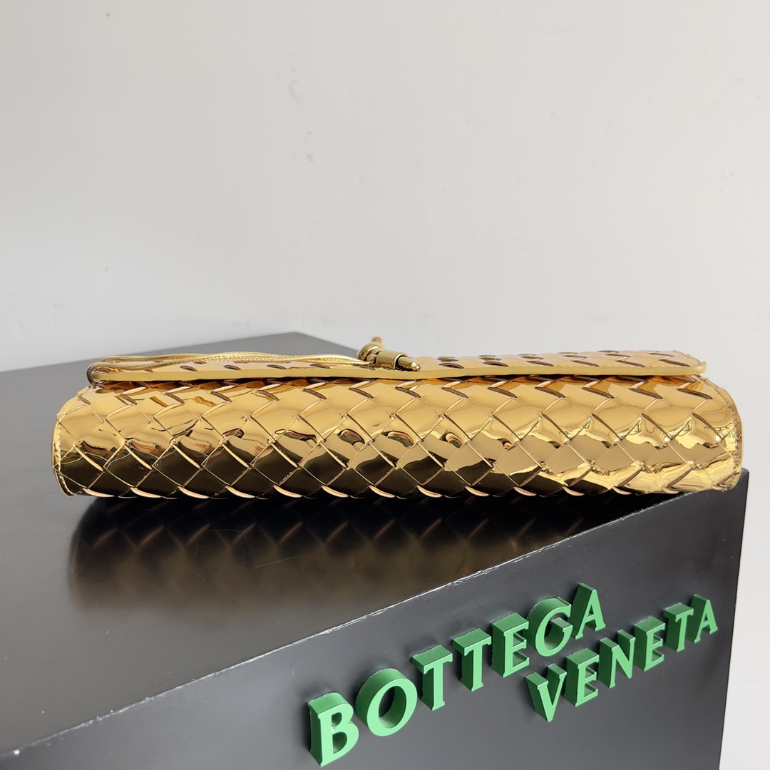 Bottega Veneta Andiamo Clutch 31*13*3cm - PerfectKickZ