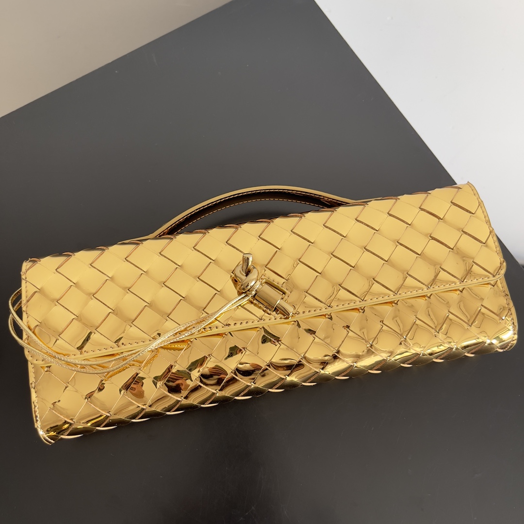 Bottega Veneta Andiamo Clutch 31*13*3cm - PerfectKickZ