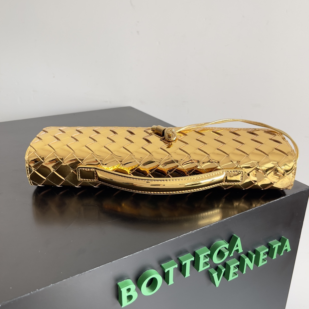 Bottega Veneta Andiamo Clutch 31*13*3cm - PerfectKickZ