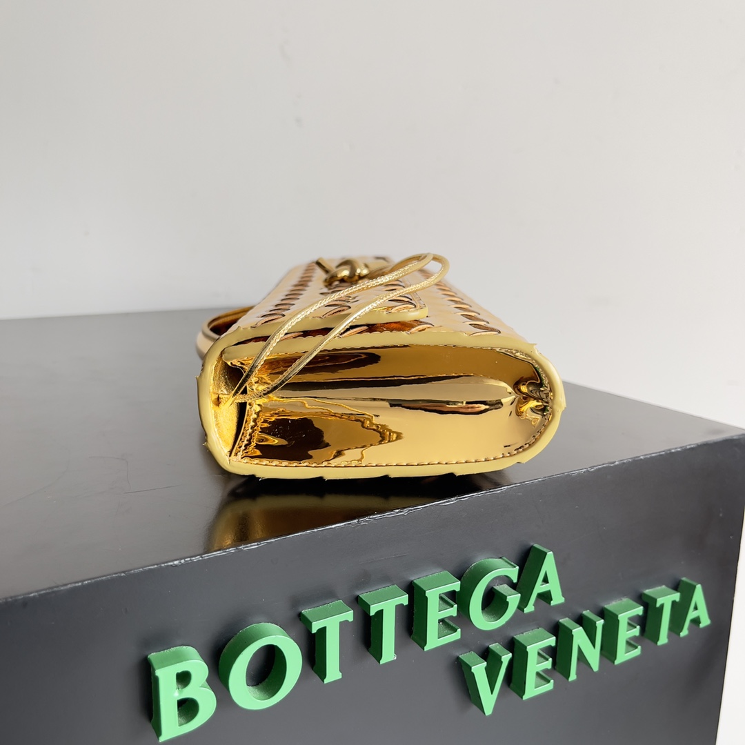 Bottega Veneta Andiamo Clutch 31*13*3cm - PerfectKickZ