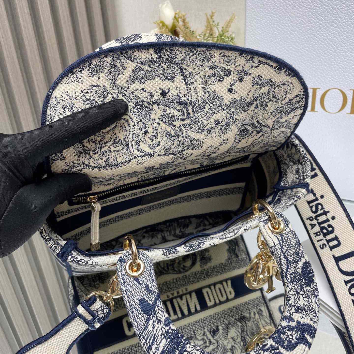 Dior Dioramour Medium Lady D-Lite Bag - PerfectKickZ