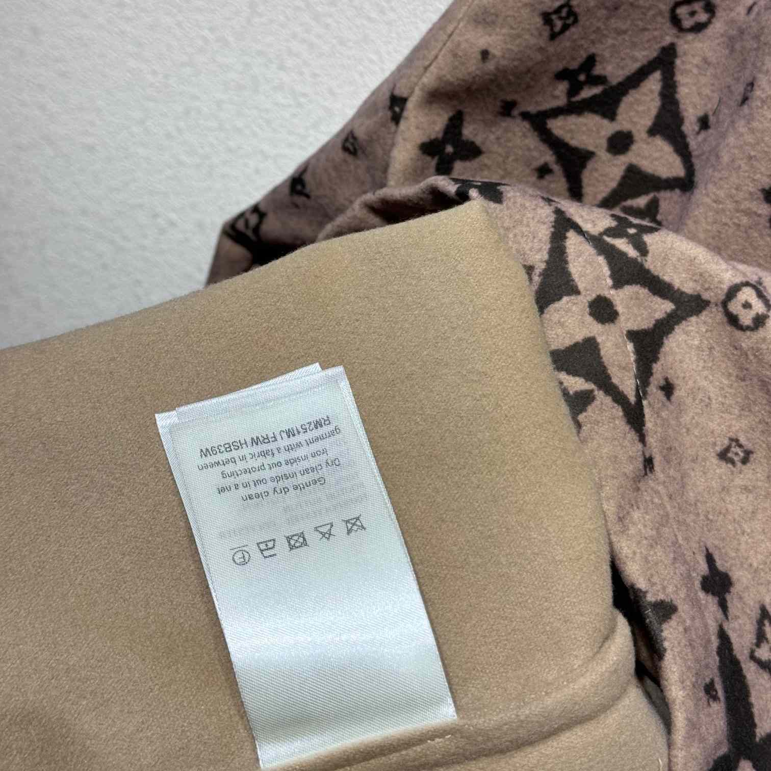 Louis Vuitton Monogram Double Face Wool, Silk And Cashmere-Blend Overshirt  1AFYF7 - 