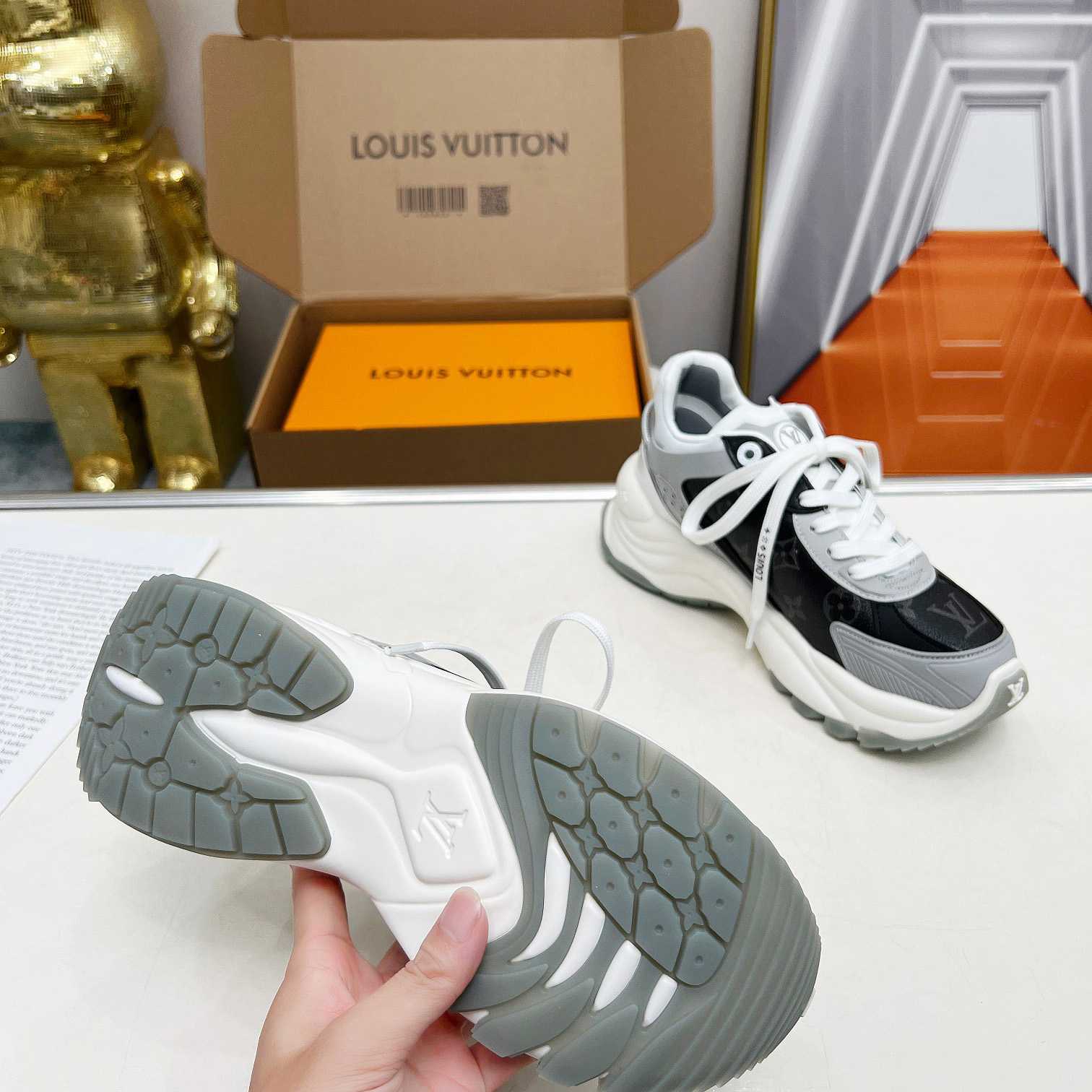 Louis Vuitton Run 55 Sneaker        1AD2MR - 