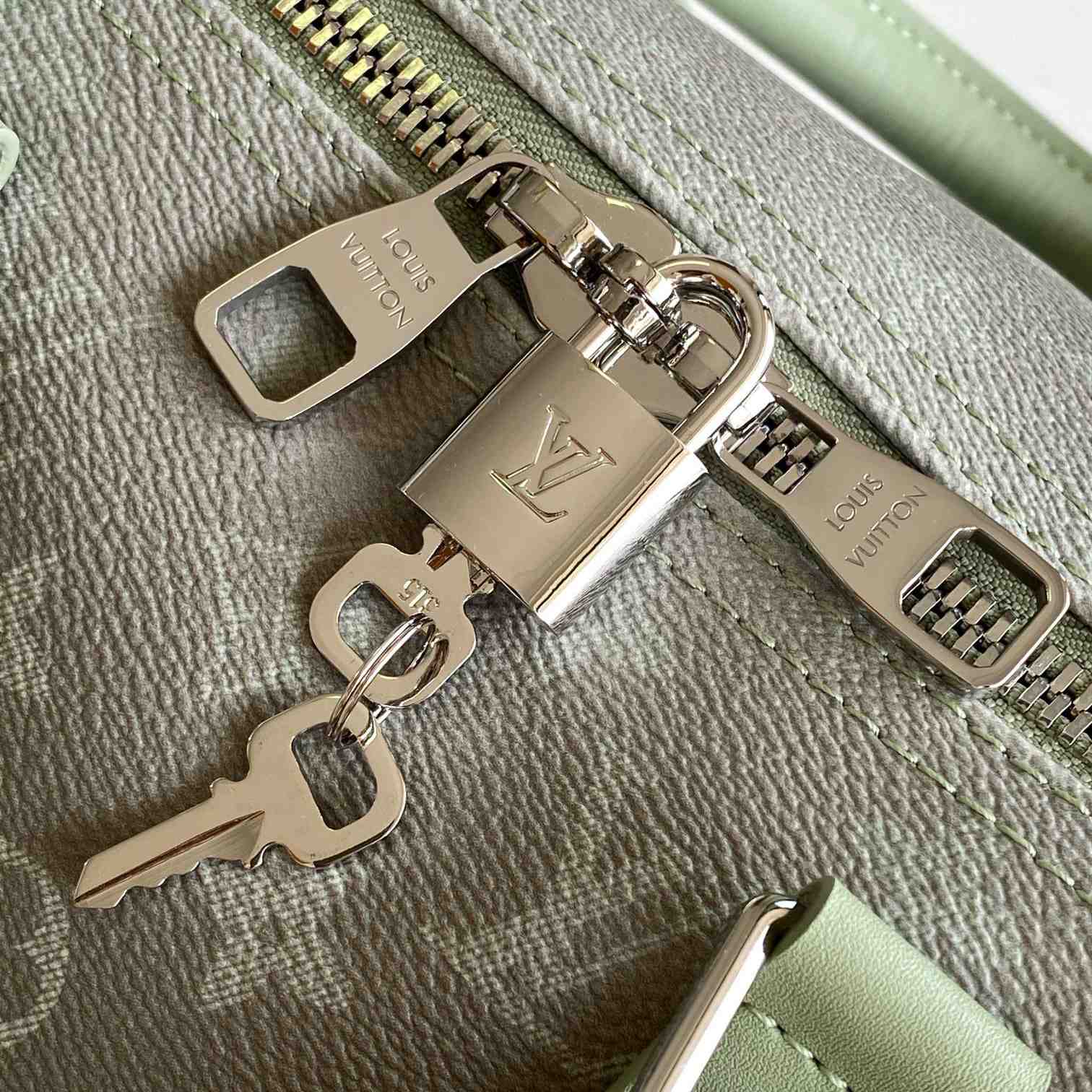 Louis Vuitton Keepall 45   M11718  - PerfectKickZ