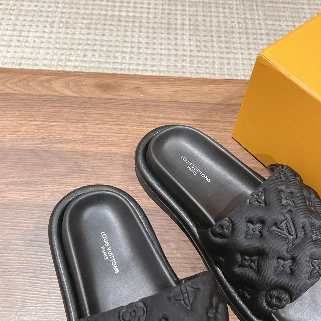 Louis Vuitton Pool Pillow Comfort Mules - PerfectKickZ