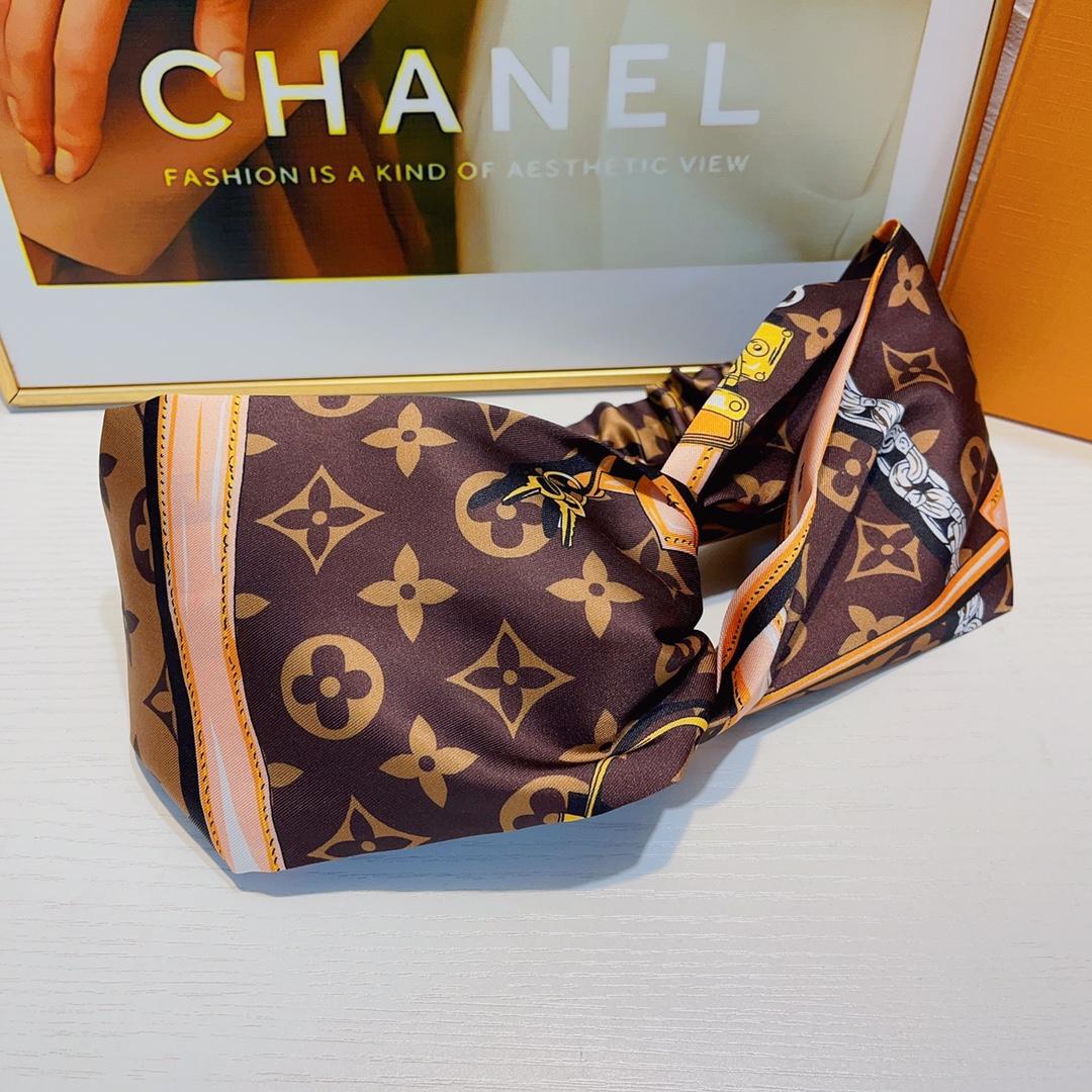 Louis Vuitton Headband  - 