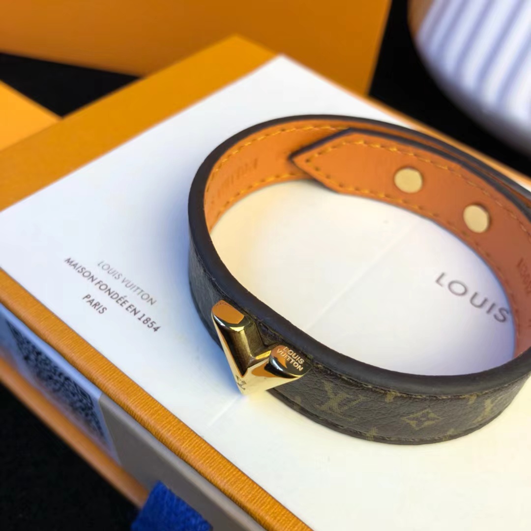 Louis Vuitton Bracelet   - PerfectKickZ