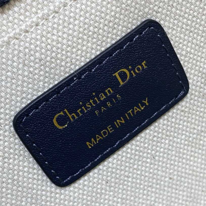 Dior Medium Dior Bobby Bag  - PerfectKickZ