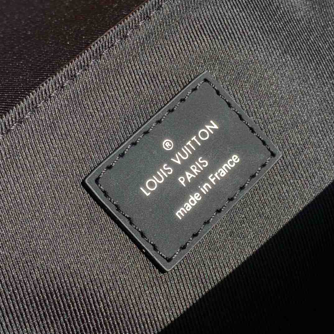 Louis Vuitton District PM Messenger Bag  25-22-8cm - PerfectKickZ