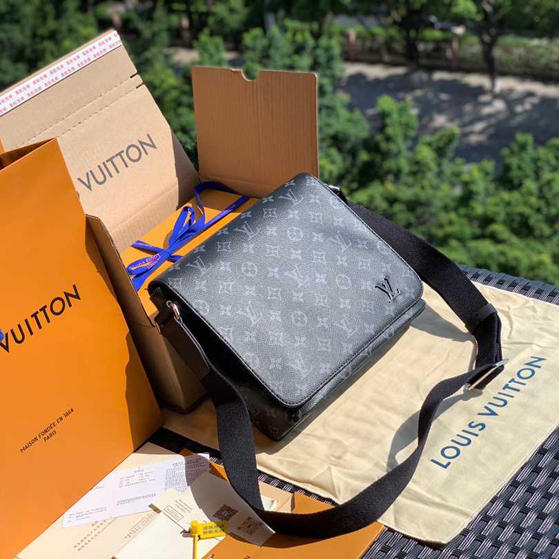 Louis Vuitton District PM Messenger Bag  25-22-8cm - PerfectKickZ