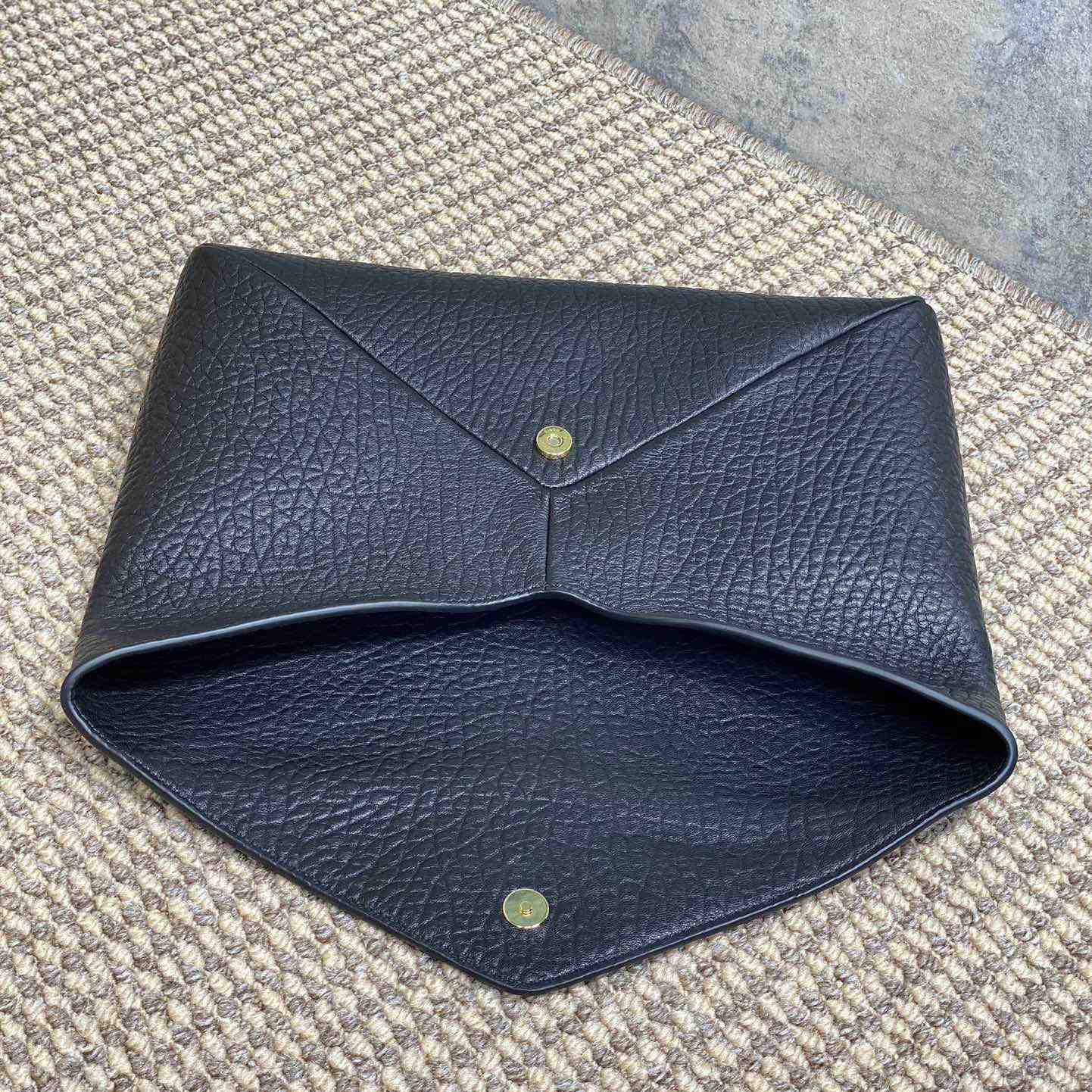 Saint Laurent Cassandre Large Envelope Pouch In Lambskin - 
