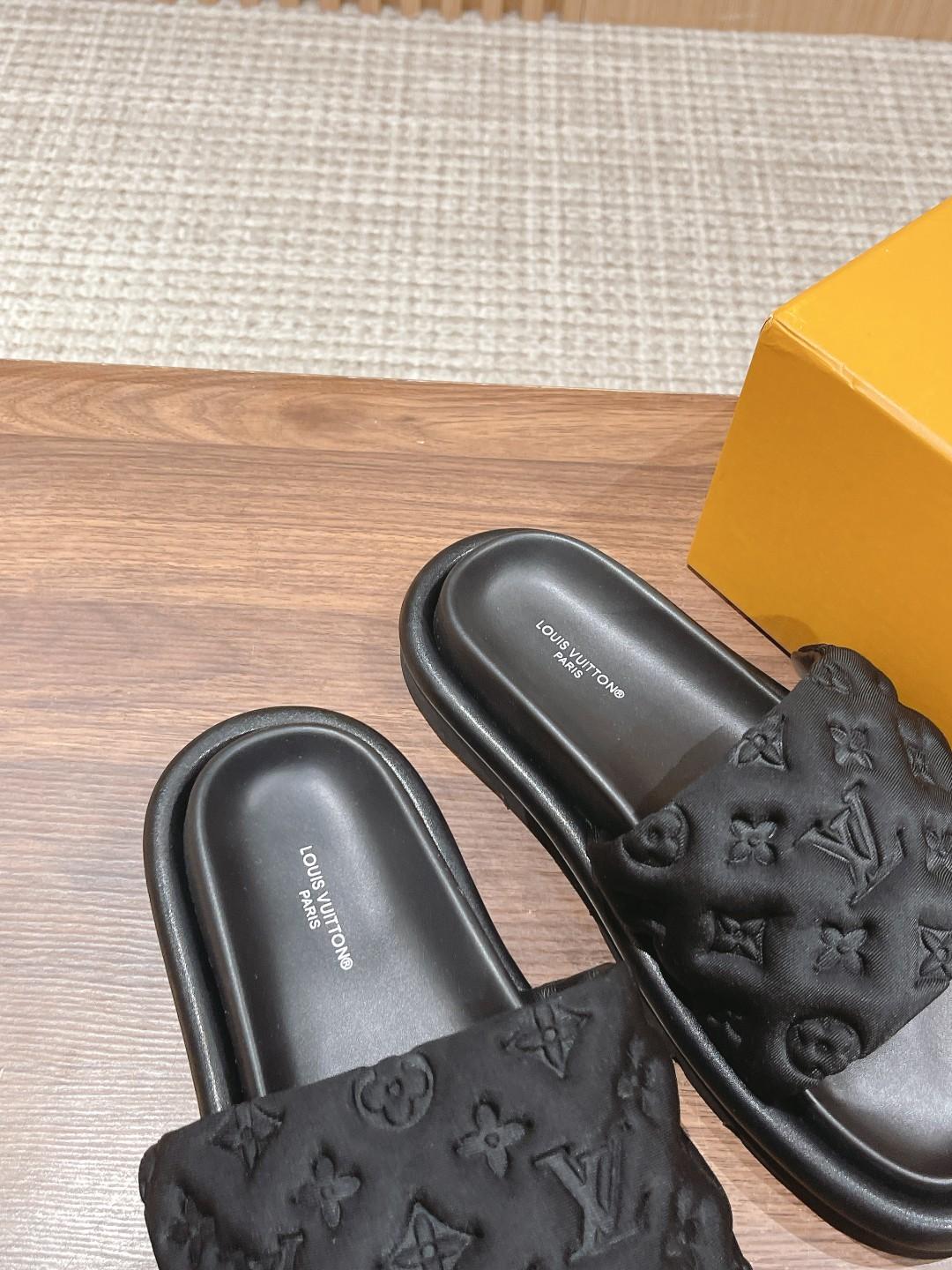 Louis Vuitton Pool Pillow Flat Comfort Mule        1AB1N6 - 