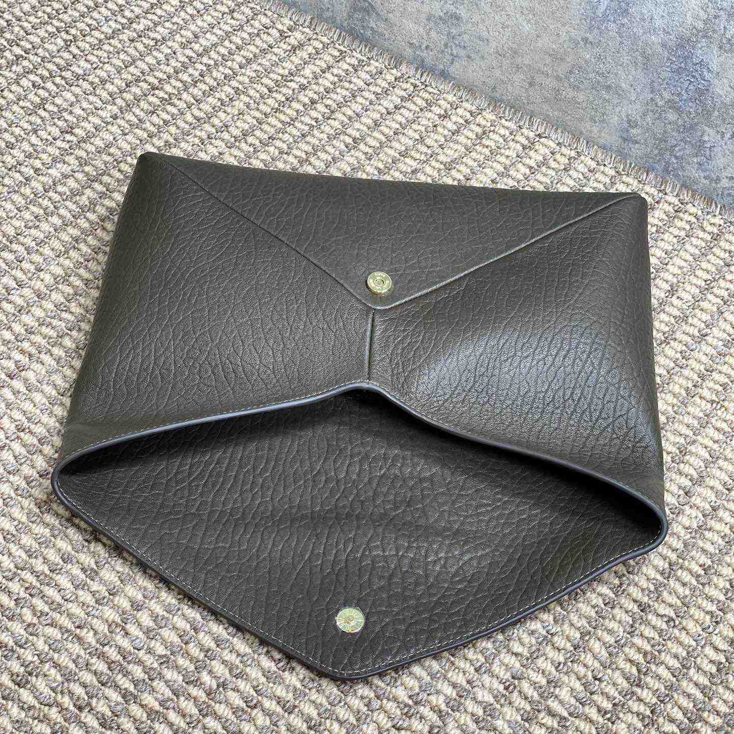 Saint Laurent Cassandre Large Envelope Pouch In Lambskin - PerfectKickZ