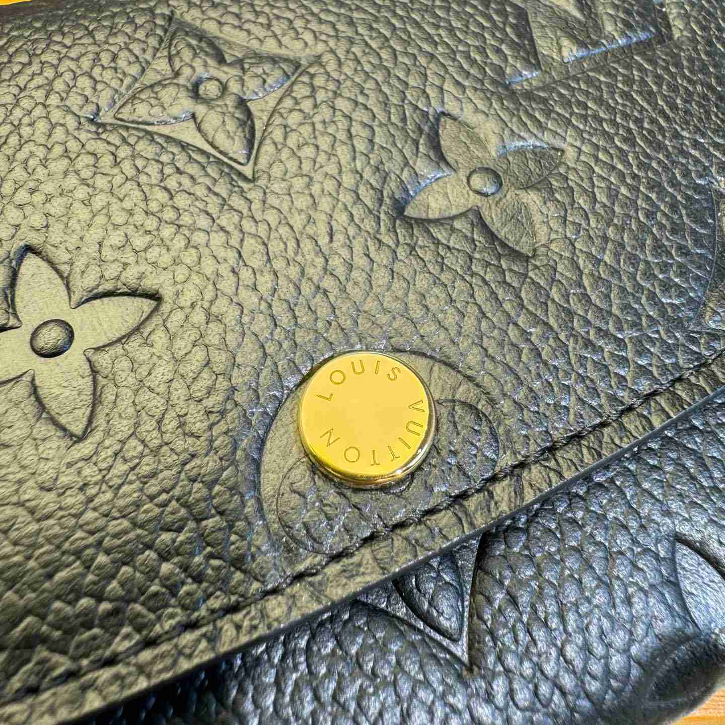 Louis Vuitton Emilie Wallet  M62369 - 
